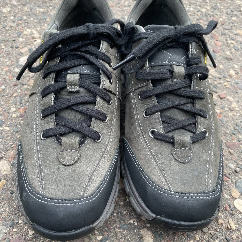Clarks WaveWalk olive green Sz 7W waterproof